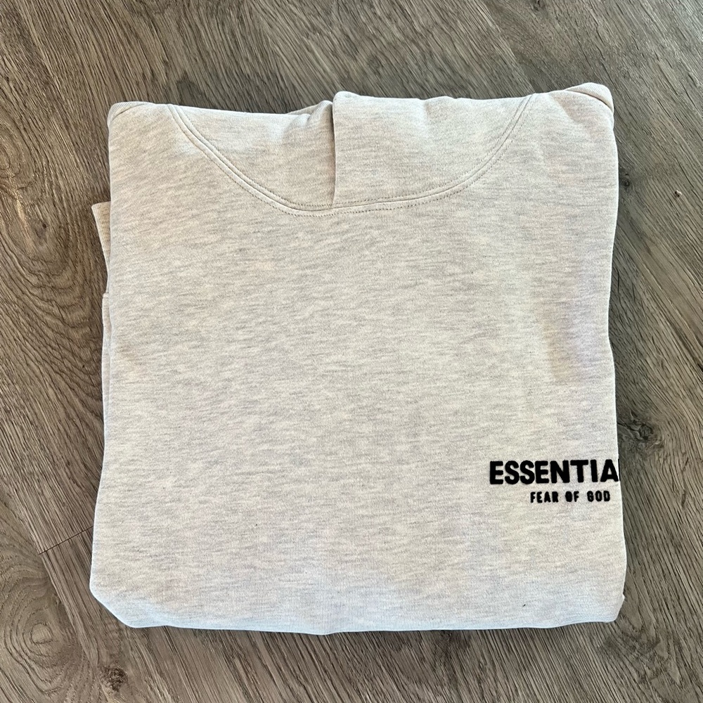 Fear of God Essentials Light Gray Tee - Picture 6 of 7
